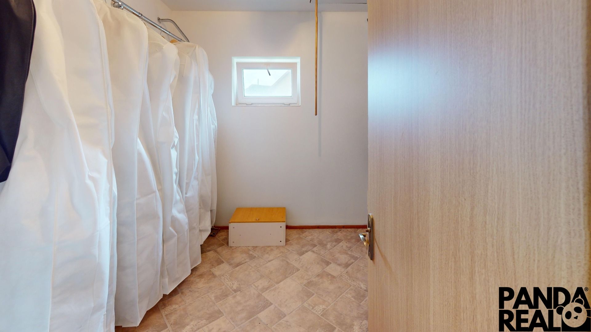 Salon-Bathroom 1.jpg